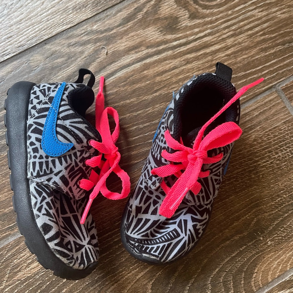 Nike Toddler Shoes sz 8